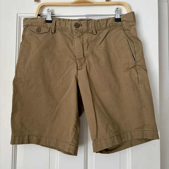 Banana Republic Factory Men's 9” Lived-In Short - Picture 2 of 6